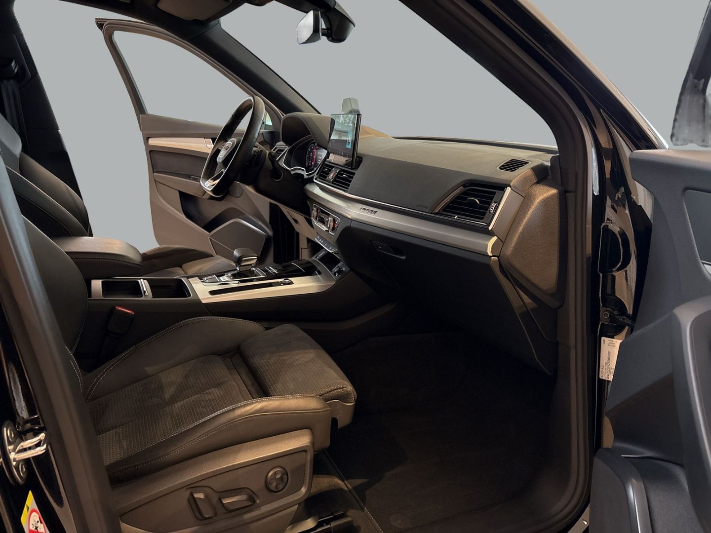 Fahrzeugabbildung Audi SQ5 3.0 TDI quattro AHK Teilleder SHZ vo+hi CARP - mit KI generiert/bearbeitet