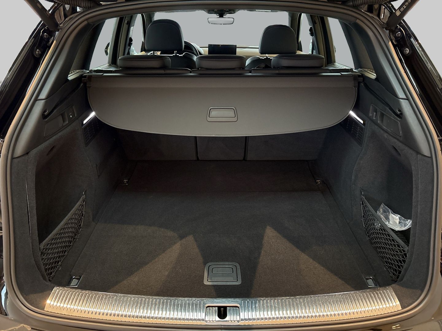 Fahrzeugabbildung Audi SQ5 3.0 TDI quattro AHK Teilleder SHZ vo+hi CARP - mit KI generiert/bearbeitet