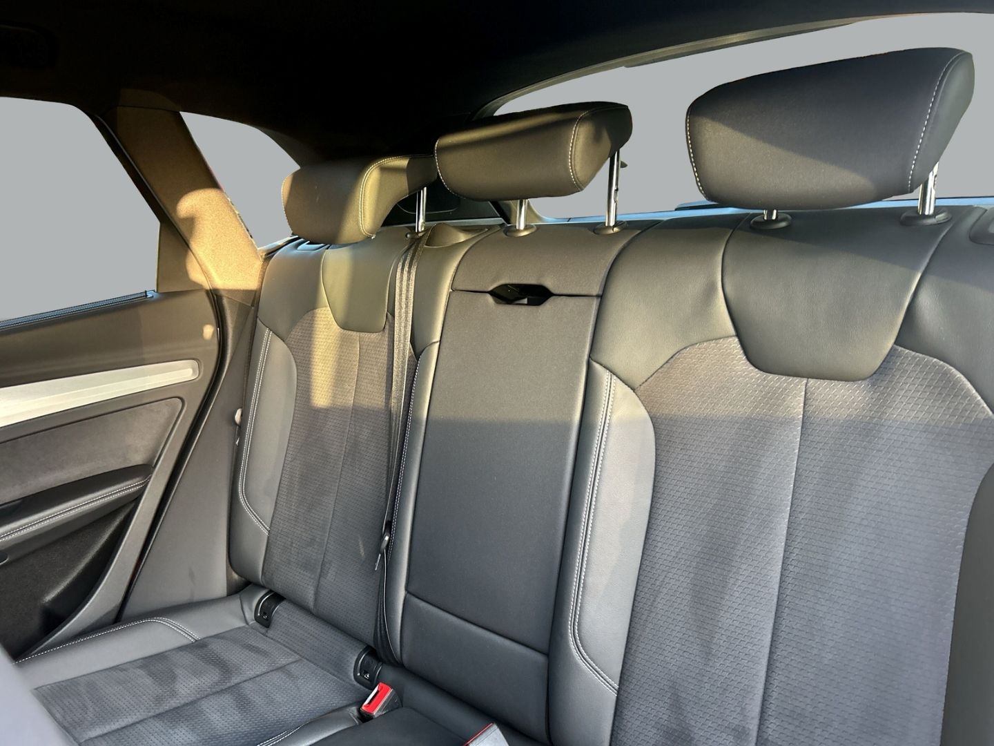 Fahrzeug 14 Fahrzeugabbildung Audi Q5 50 TDI S-Line+NAVI+LEDER+VIRTUAL+B&O+KAMERA - mit KI generiert/bearbeitet