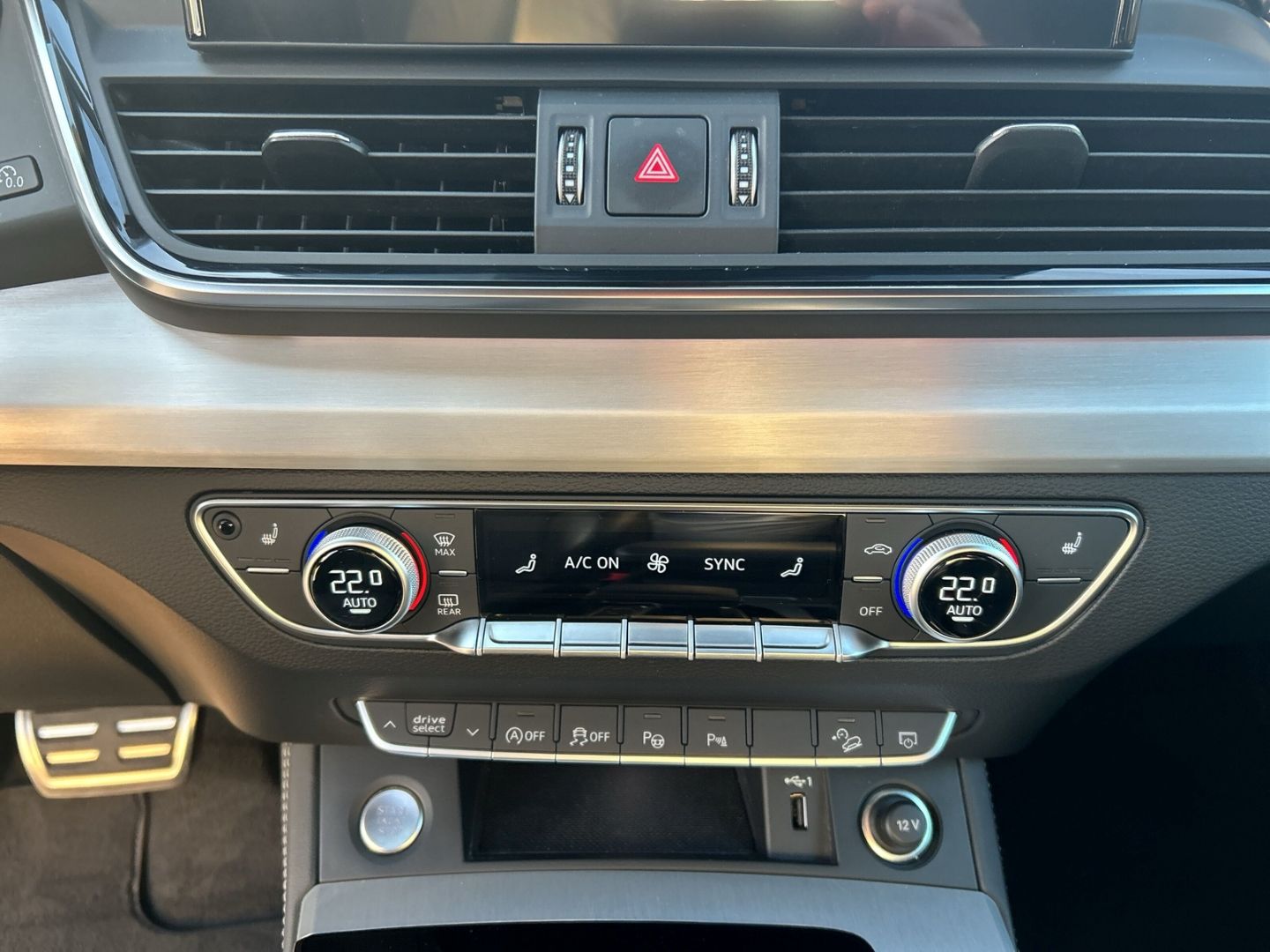 Fahrzeug 15 Fahrzeugabbildung Audi Q5 50 TDI S-Line+NAVI+LEDER+VIRTUAL+B&O+KAMERA - mit KI generiert/bearbeitet