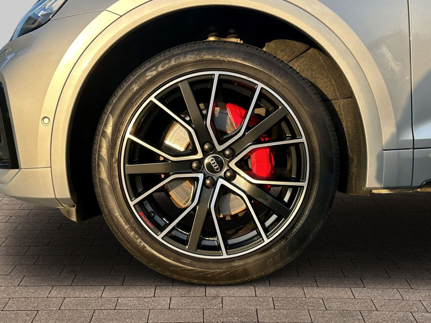 Fahrzeug 21 Fahrzeugabbildung Audi Q5 50 TDI S-Line+NAVI+LEDER+VIRTUAL+B&O+KAMERA - mit KI generiert/bearbeitet