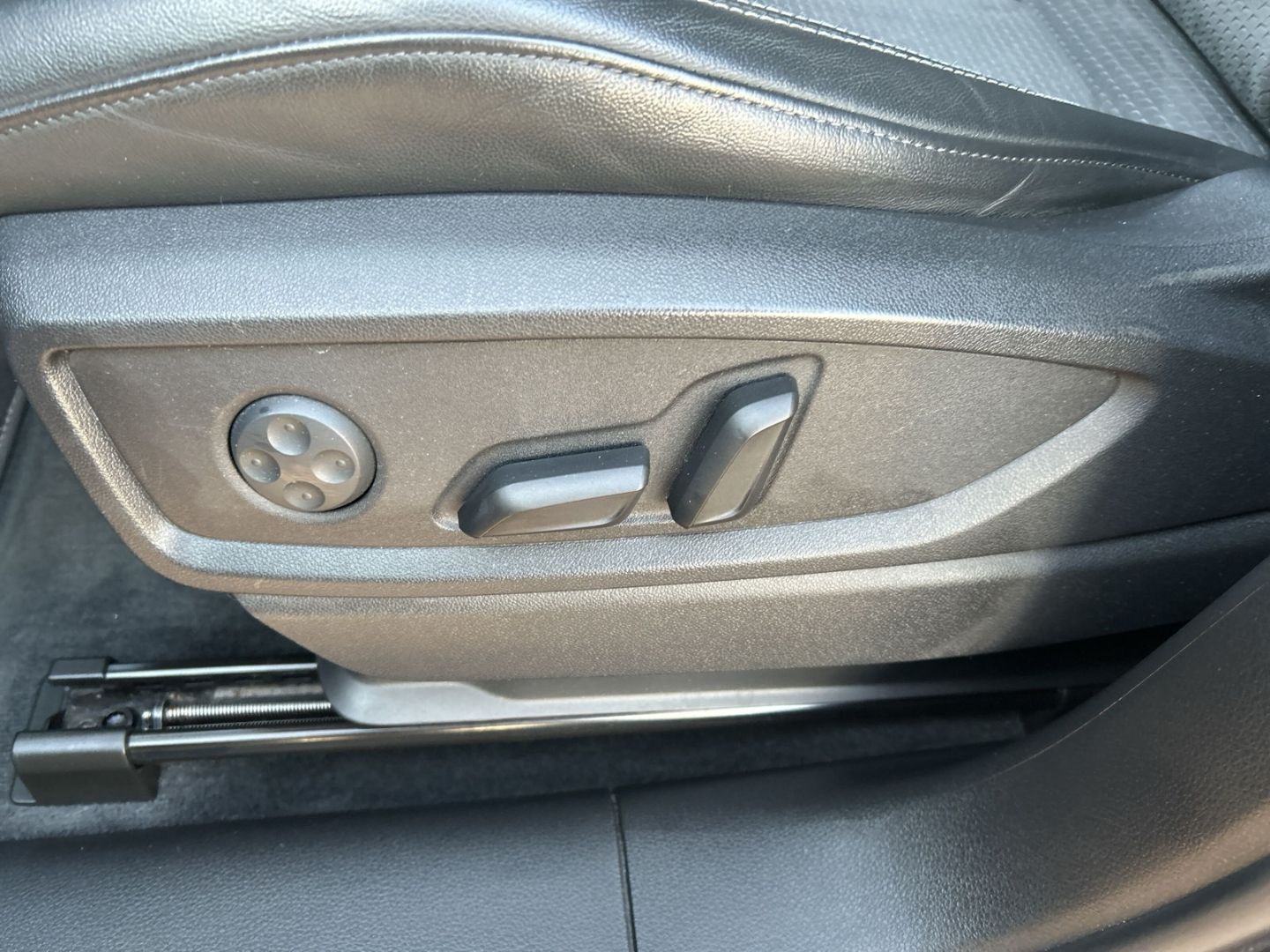 Fahrzeug 24 Fahrzeugabbildung Audi Q5 50 TDI S-Line+NAVI+LEDER+VIRTUAL+B&O+KAMERA - mit KI generiert/bearbeitet