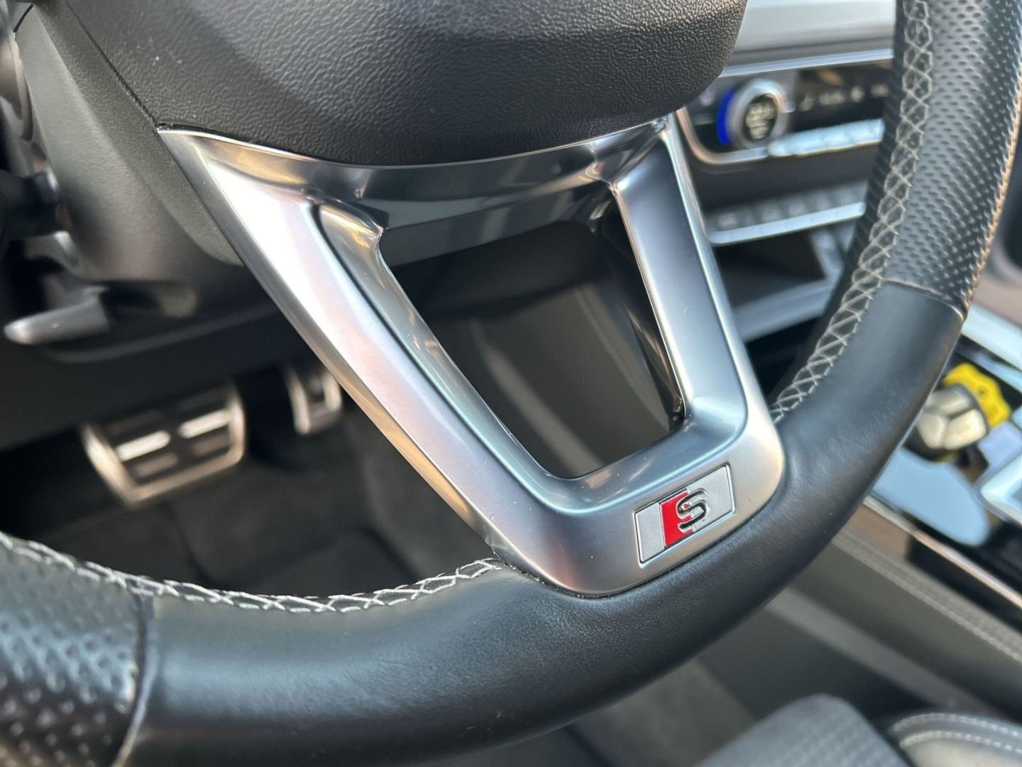 Fahrzeug 26 Fahrzeugabbildung Audi Q5 50 TDI S-Line+NAVI+LEDER+VIRTUAL+B&O+KAMERA - mit KI generiert/bearbeitet