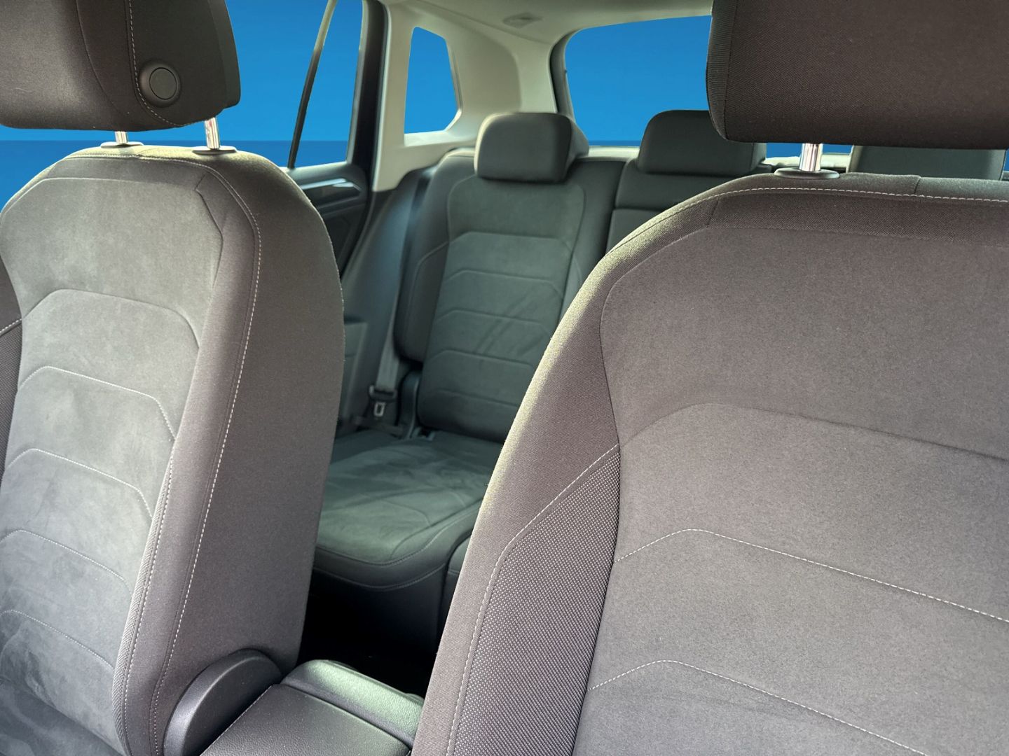 Fahrzeug 13 Fahrzeugabbildung Volkswagen Tiguan 2.0 TDI Elegance AHK IQ.LIGHT 4Motion