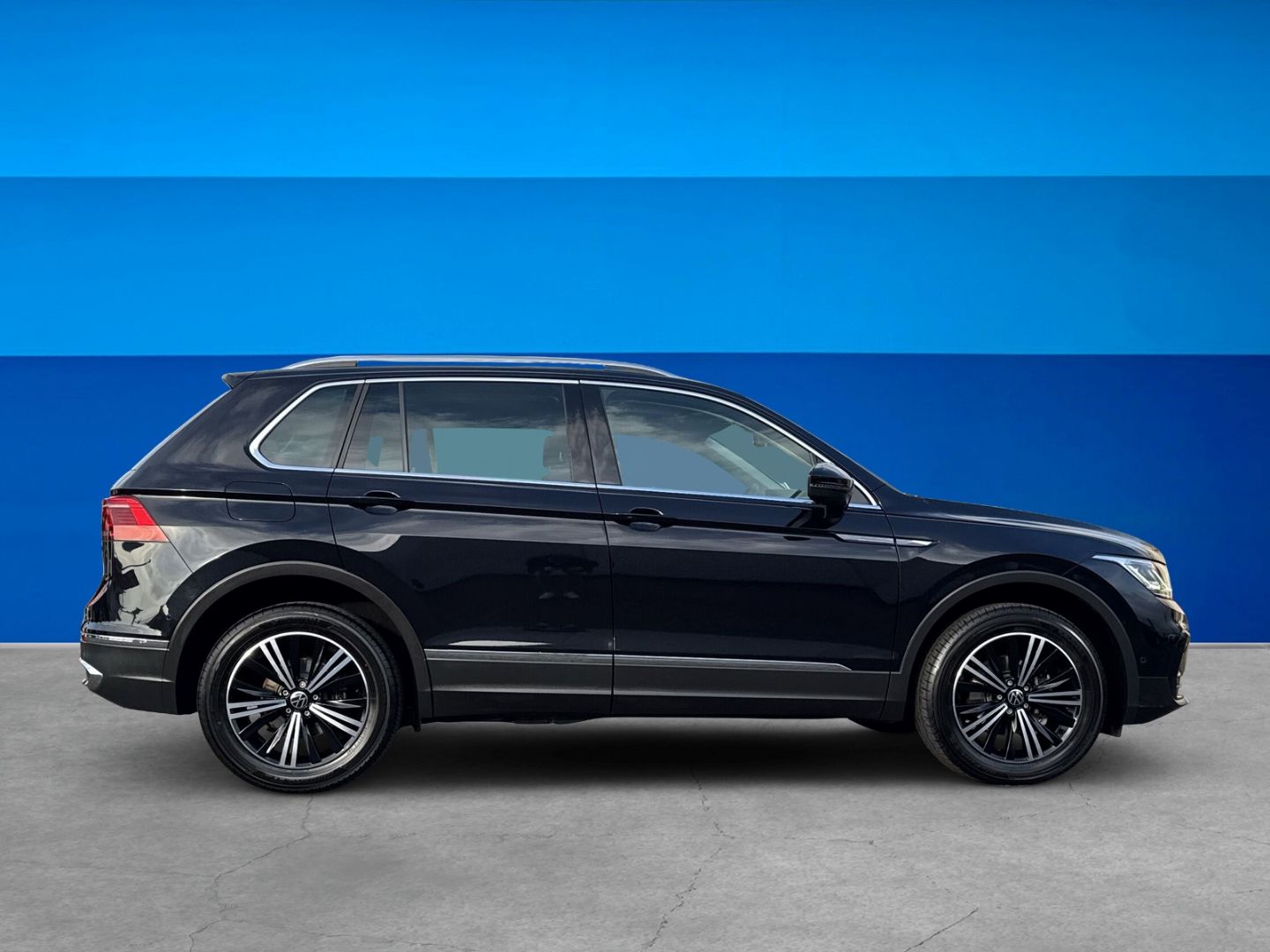 Fahrzeug 4 Fahrzeugabbildung Volkswagen Tiguan 2.0 TDI Elegance AHK IQ.LIGHT 4Motion