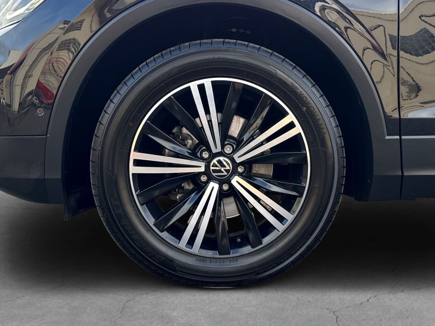 Fahrzeug 8 Fahrzeugabbildung Volkswagen Tiguan 2.0 TDI Elegance AHK IQ.LIGHT 4Motion