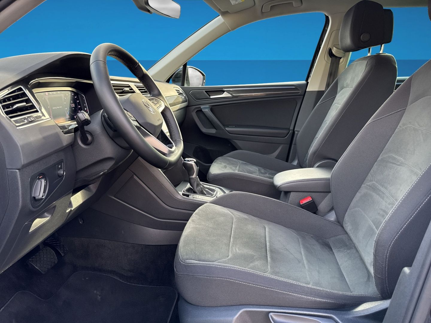 Fahrzeug 10 Fahrzeugabbildung Volkswagen Tiguan 2.0 TDI Elegance AHK IQ.LIGHT 4Motion