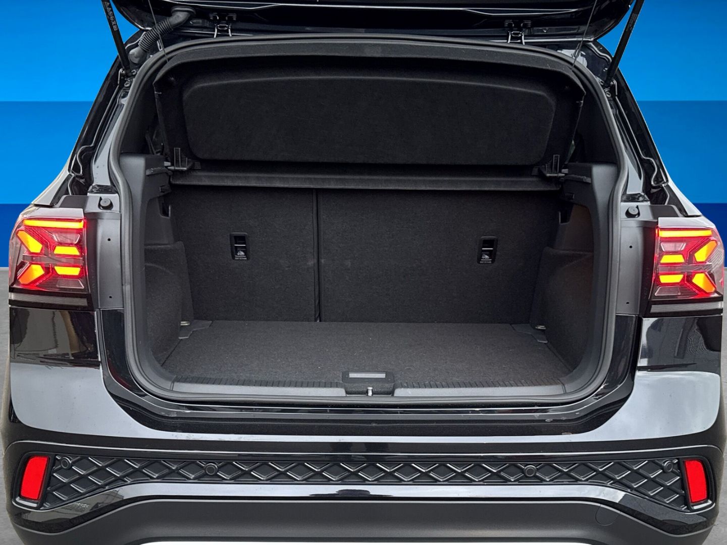 Fahrzeugabbildung Volkswagen T-Cross 1.5 TSI R-Line Rear View AHK Clima