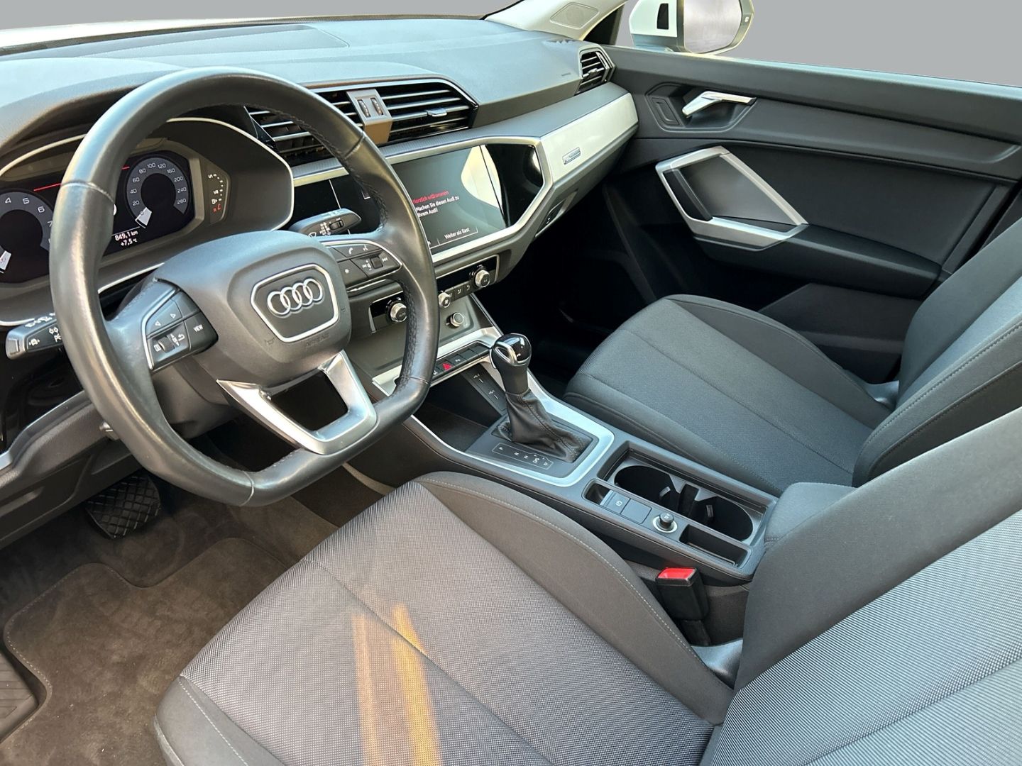 Fahrzeugabbildung Audi Q3 Sportback 1.5 TFSI S line NAVI+LED+CarPlay