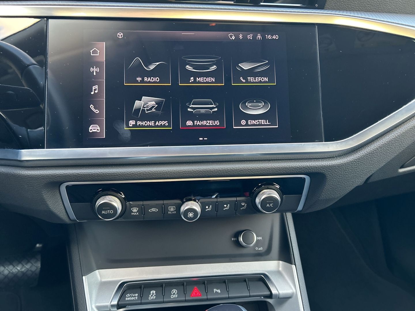 Fahrzeugabbildung Audi Q3 Sportback 1.5 TFSI S line NAVI+LED+CarPlay