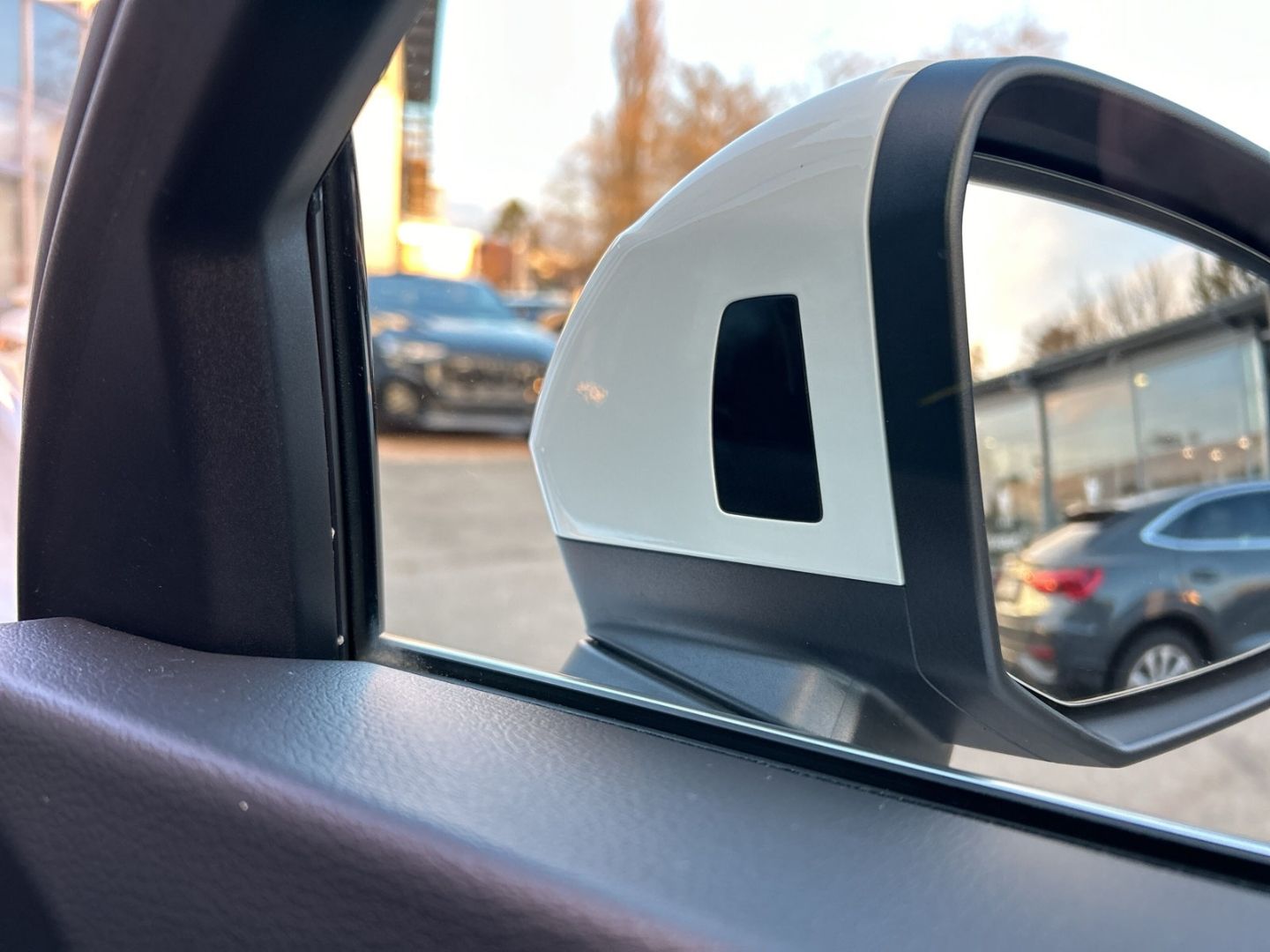 Fahrzeugabbildung Audi Q3 Sportback 1.5 TFSI S line NAVI+LED+CarPlay