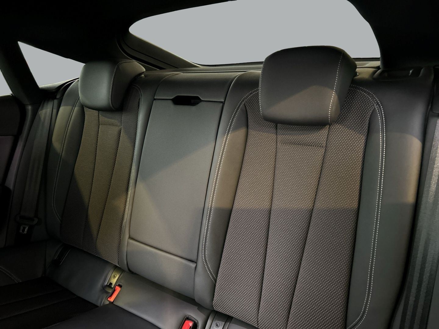 Fahrzeug 13 Fahrzeugabbildung Audi A5 Sportback 40 TFSI tronic quattro S Line Matri