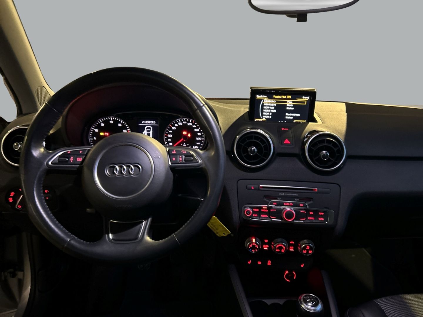 Fahrzeug 11 Fahrzeugabbildung Audi A1 1.0 TFSI Sportback sport ultra PANO+PDC+KLIMA