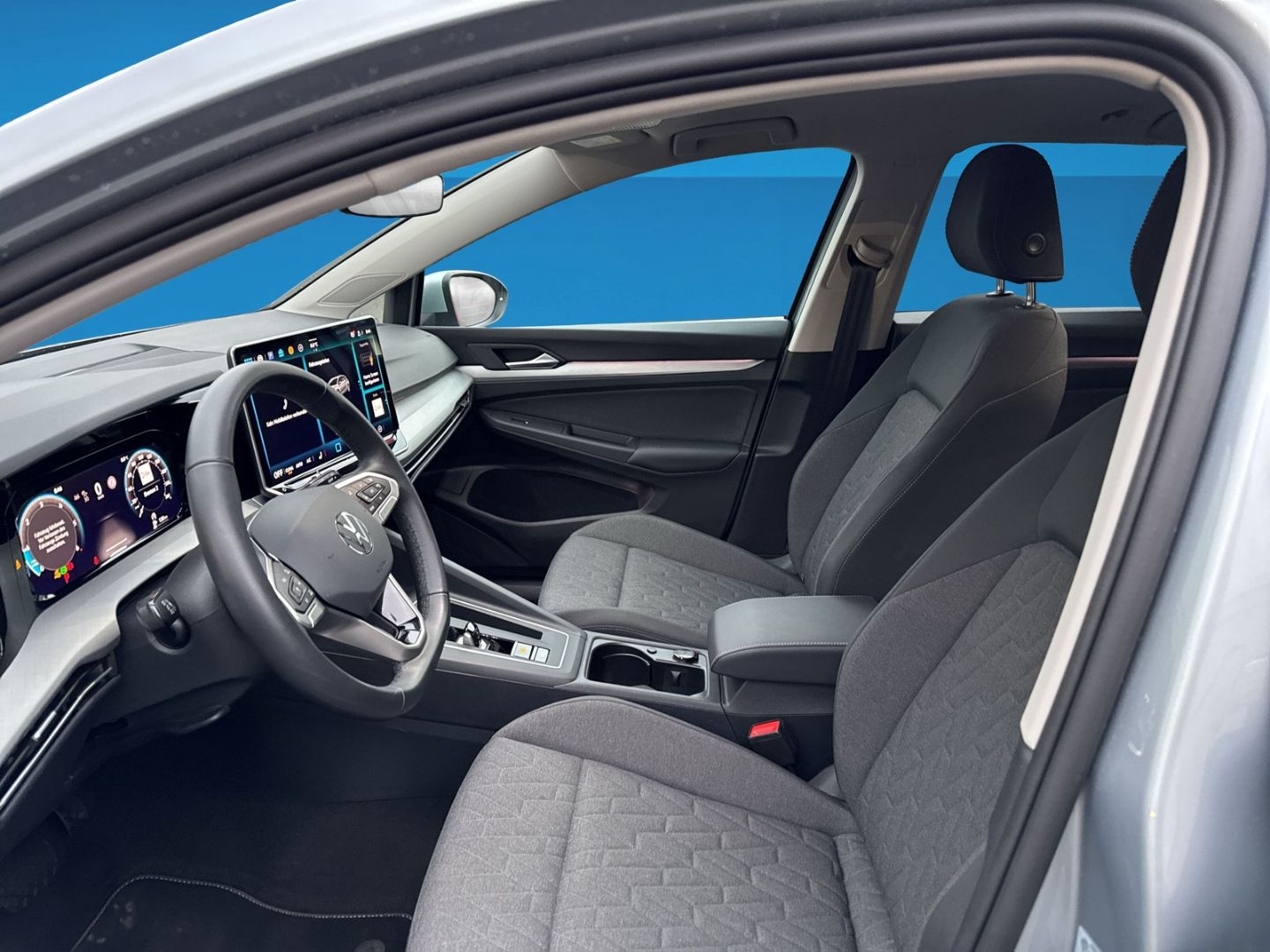 Fahrzeugabbildung Volkswagen Golf 8 2.0 TDI Life Business Premium Rear View