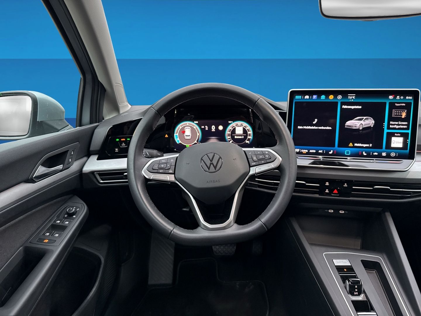 Fahrzeugabbildung Volkswagen Golf 8 2.0 TDI Life Business Premium Rear View