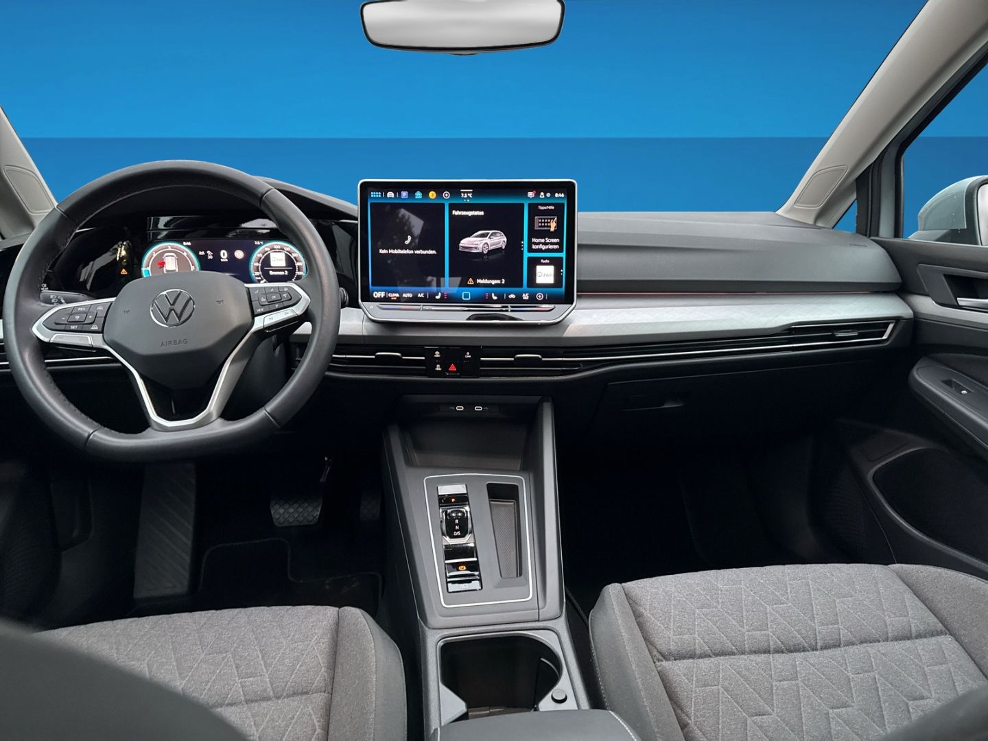 Fahrzeugabbildung Volkswagen Golf 8 2.0 TDI Life Business Premium Rear View