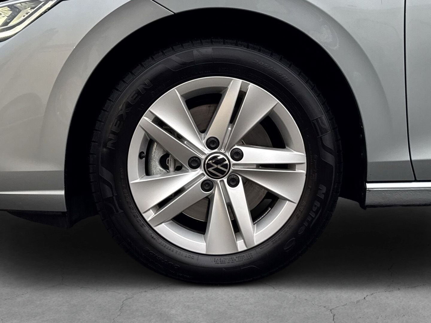 Fahrzeugabbildung Volkswagen Golf 8 2.0 TDI Life Business Premium Rear View