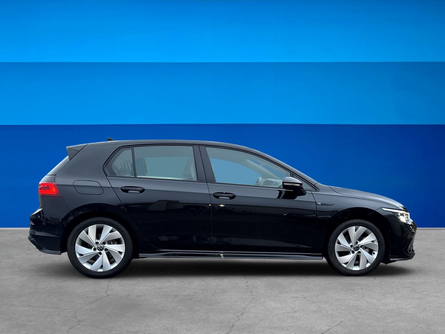 Fahrzeugabbildung Volkswagen Golf 8 1.5 eTSI R-Line Climatronic Navigation