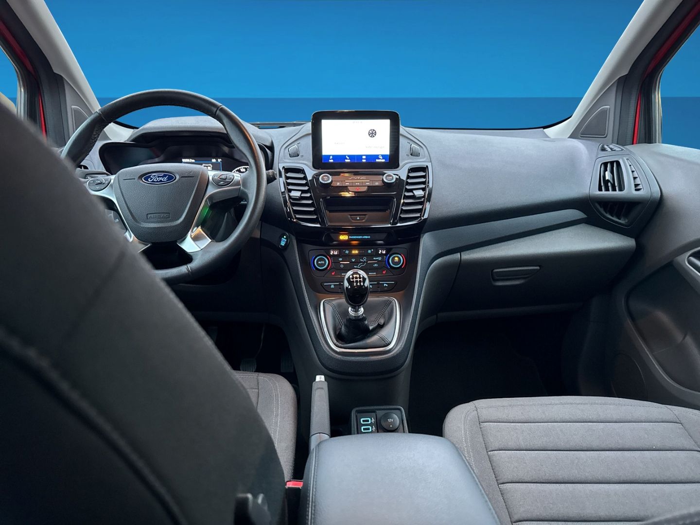 Fahrzeugabbildung Ford Tourneo Connect 1.5TDCi Titanium