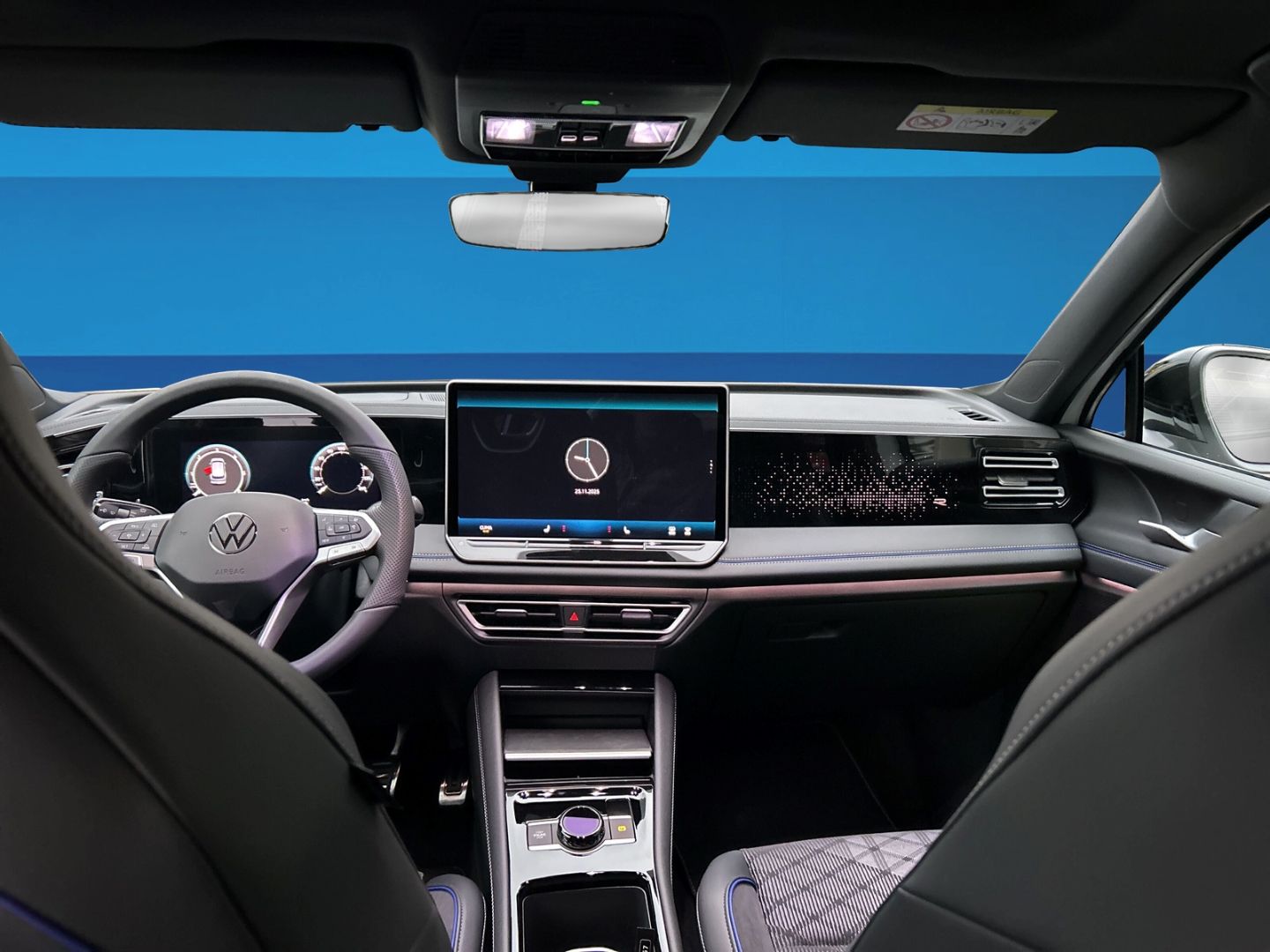 Fahrzeug 12 Fahrzeugabbildung Volkswagen Tiguan 2.0 TDI R-Line 4Motion Black Style Pano