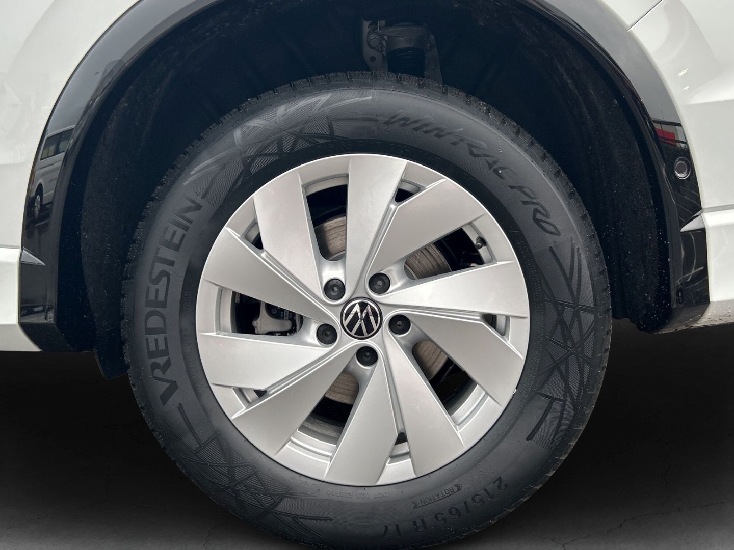 Fahrzeug 8 Fahrzeugabbildung Volkswagen Tiguan 2.0 TDI R-Line 4Motion Black Style Pano