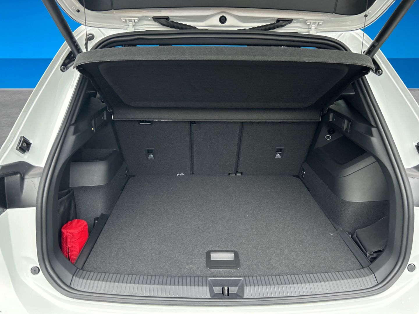 Fahrzeug 9 Fahrzeugabbildung Volkswagen Tiguan 2.0 TDI R-Line 4Motion Black Style Pano