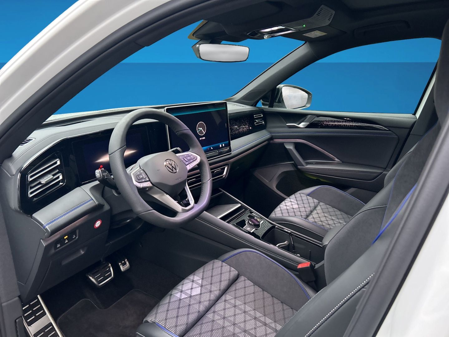 Fahrzeug 10 Fahrzeugabbildung Volkswagen Tiguan 2.0 TDI R-Line 4Motion Black Style Pano