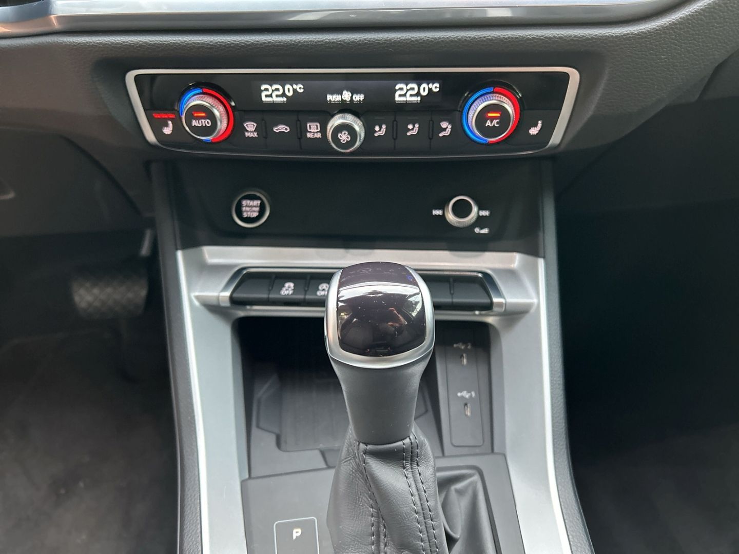 Fahrzeug 12 Fahrzeugabbildung Audi Q3 35 TDI advanced NAVI+LED+CarPlay+VIRTUAL