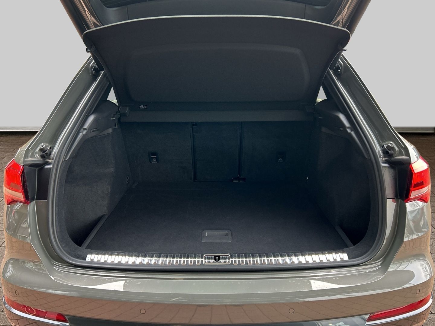 Fahrzeug 17 Fahrzeugabbildung Audi Q3 35 TDI advanced NAVI+LED+CarPlay+VIRTUAL