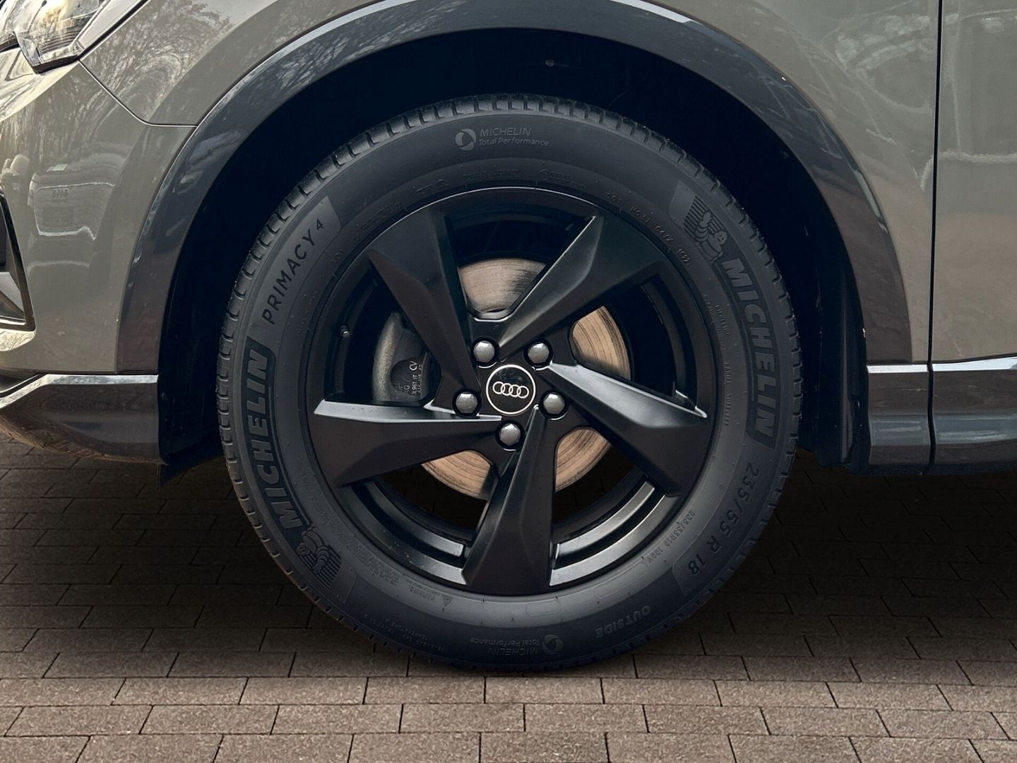 Fahrzeug 18 Fahrzeugabbildung Audi Q3 35 TDI advanced NAVI+LED+CarPlay+VIRTUAL