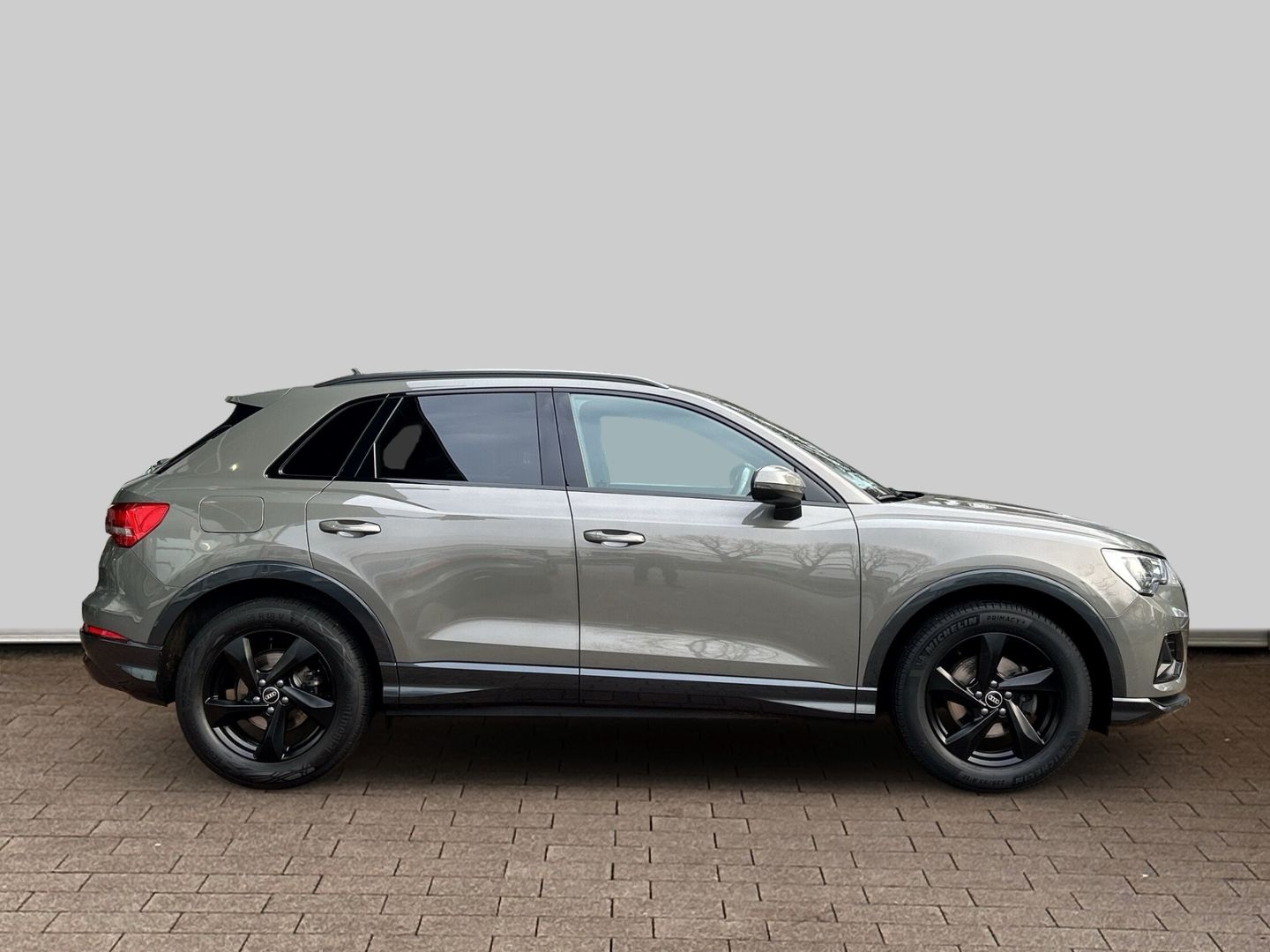 Fahrzeug 6 Fahrzeugabbildung Audi Q3 35 TDI advanced NAVI+LED+CarPlay+VIRTUAL