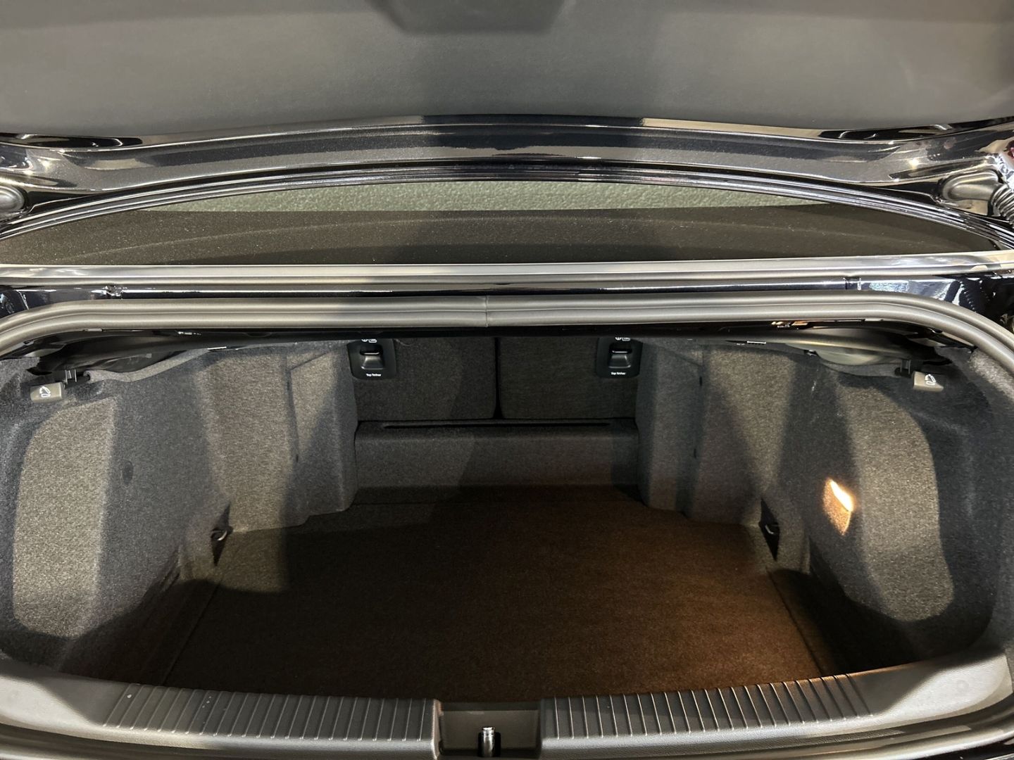 Fahrzeugabbildung Volkswagen T-Roc Cabriolet Style 1.5l TSI AHK IQ.LIGHT IQ.D