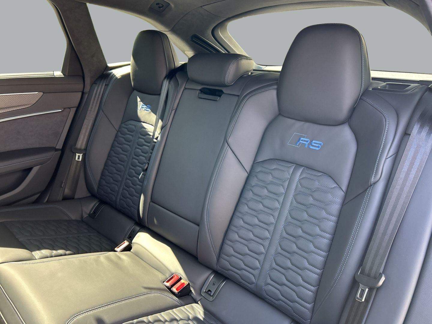 Fahrzeug 11 Fahrzeugabbildung Audi RS6 PERFORMANCE,LASER,PANO,B&O,SPORTABGAS,KERAMI