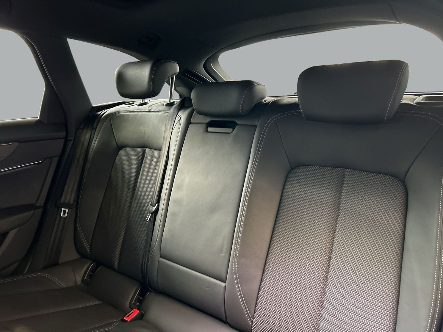 Fahrzeug 11 Fahrzeugabbildung Audi A6 sport Avant 50 TFSI e quattro S Line LED Spor