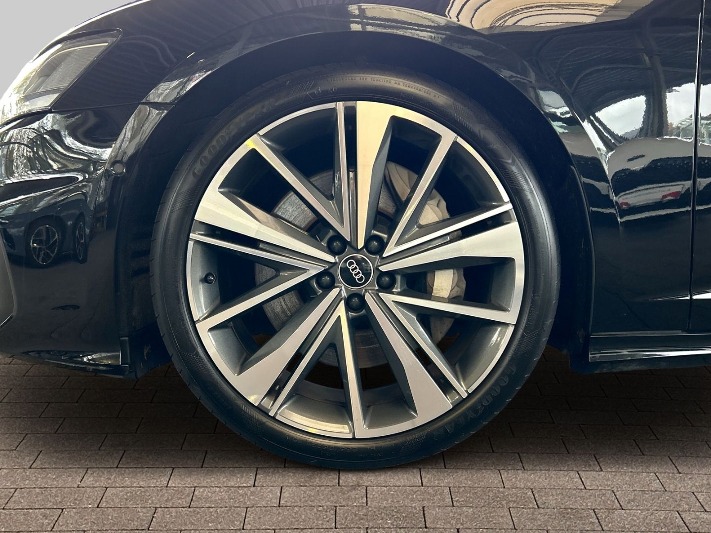 Fahrzeug 18 Fahrzeugabbildung Audi A6 sport Avant 50 TFSI e quattro S Line LED Spor