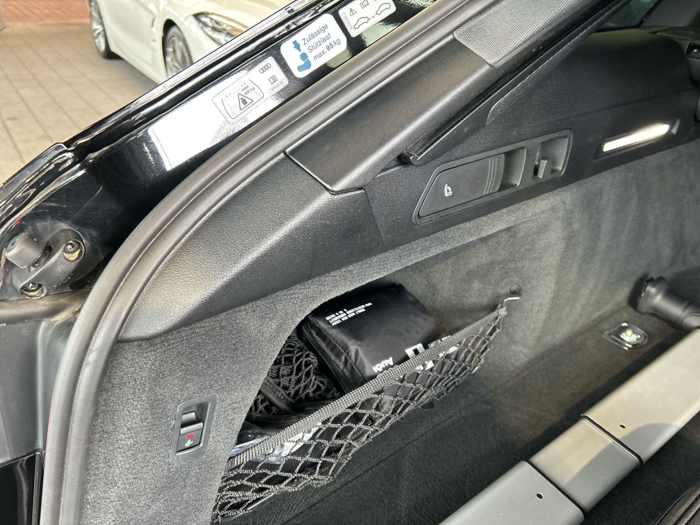 Fahrzeug 19 Fahrzeugabbildung Audi A6 sport Avant 50 TFSI e quattro S Line LED Spor