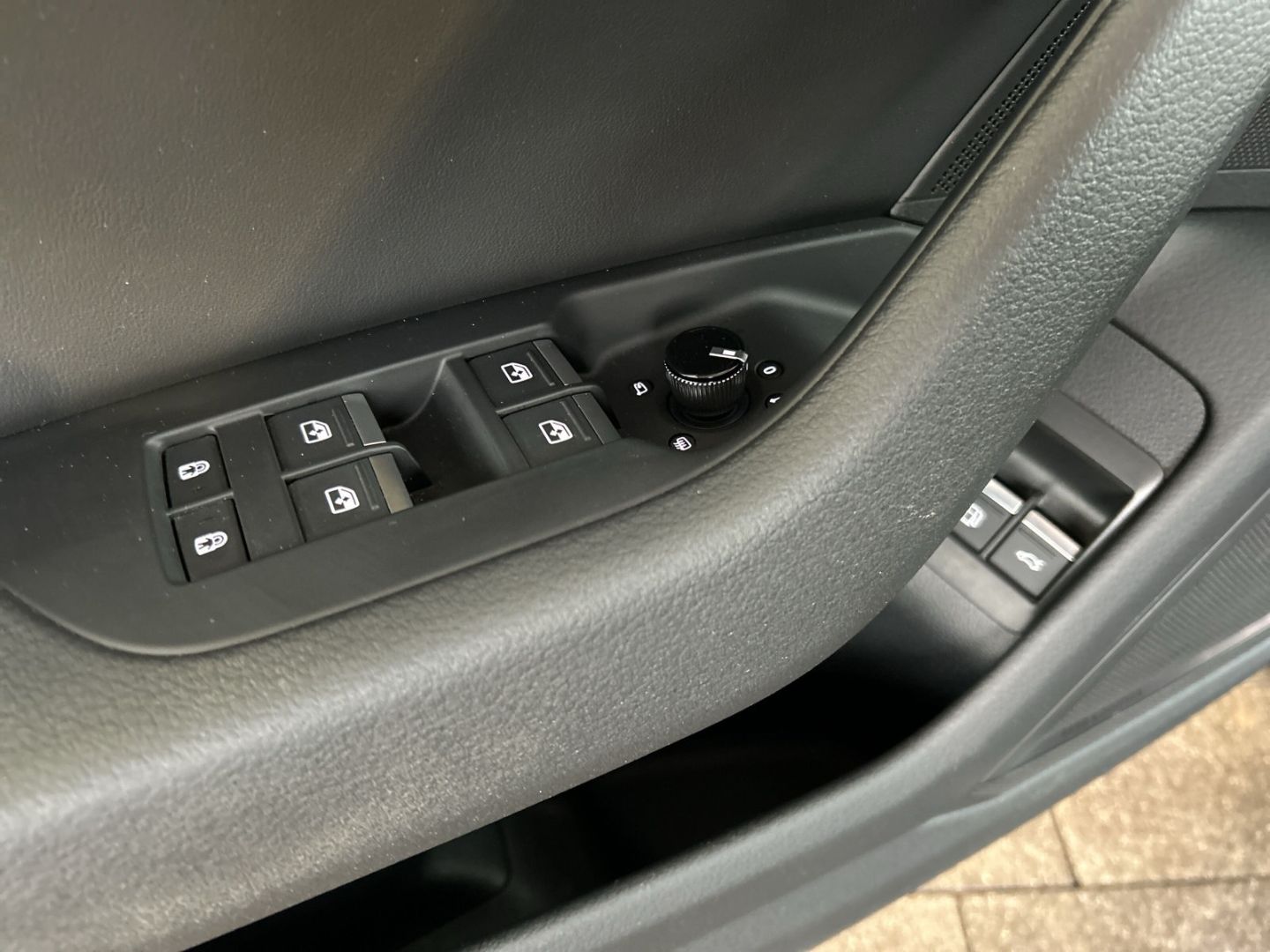 Fahrzeug 22 Fahrzeugabbildung Audi A6 sport Avant 50 TFSI e quattro S Line LED Spor