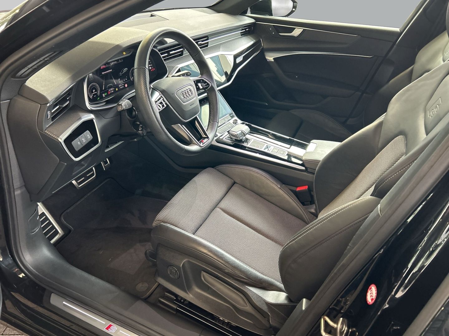 Fahrzeug 10 Fahrzeugabbildung Audi A6 sport Avant 50 TFSI e quattro S Line LED Spor