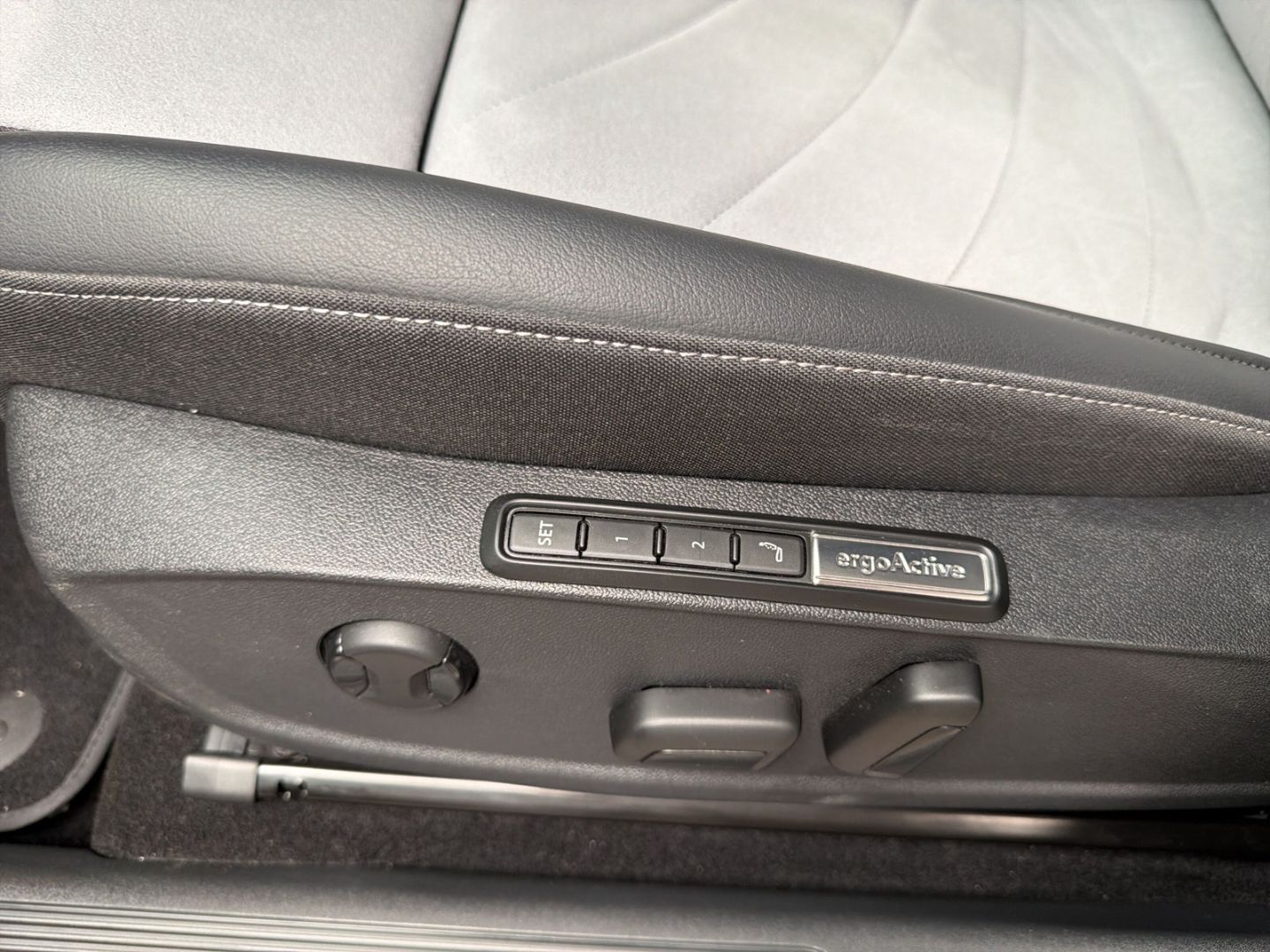 Fahrzeugabbildung Volkswagen ID.3 150 kW Pro Move Rear View LED Navi Klima - mit KI generiert/bearbeitet