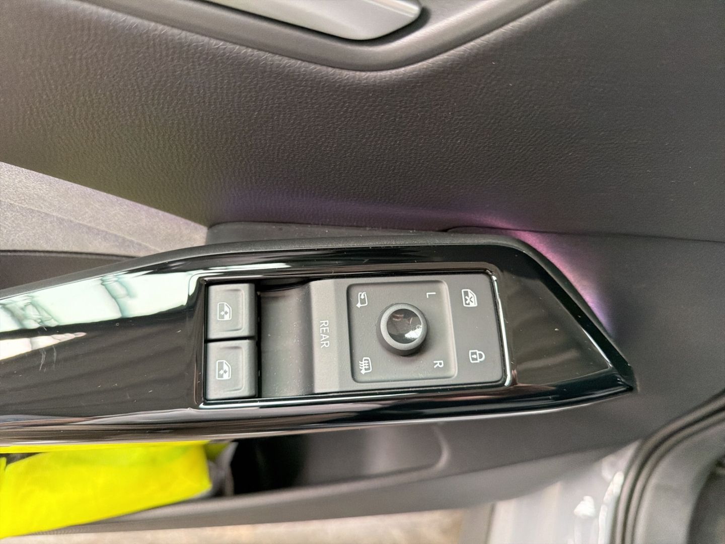 Fahrzeugabbildung Volkswagen ID.3 150 kW Pro Move Rear View LED Navi Klima - mit KI generiert/bearbeitet