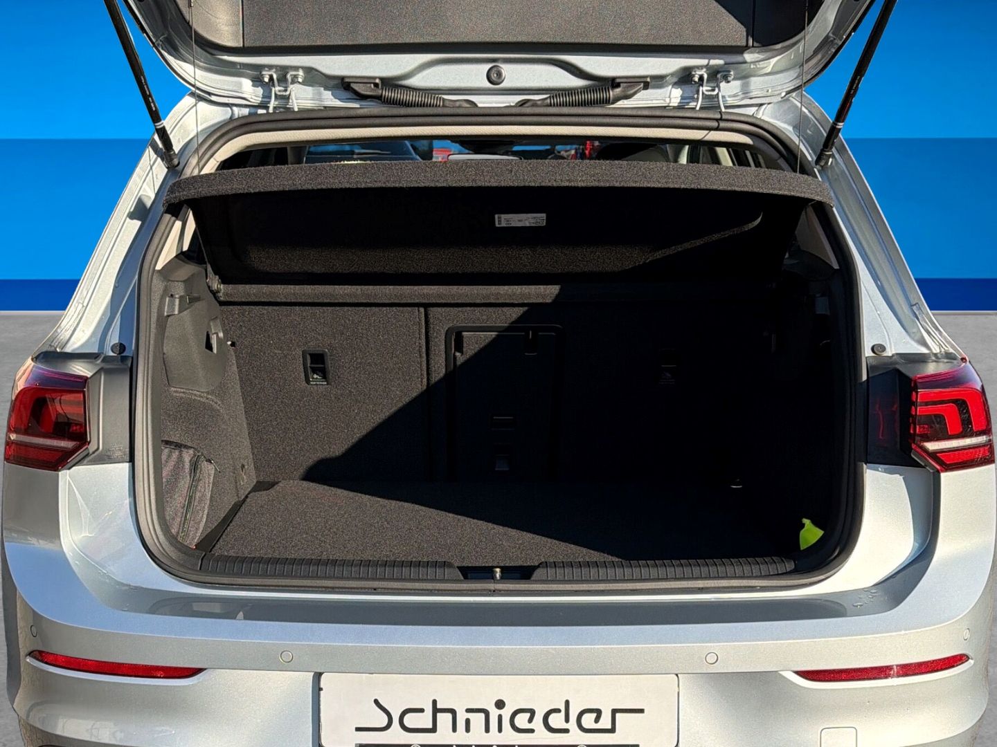 Fahrzeug 9 Fahrzeugabbildung Volkswagen Golf 8 GOAL 1.5 TSI Rear View IDA Navi