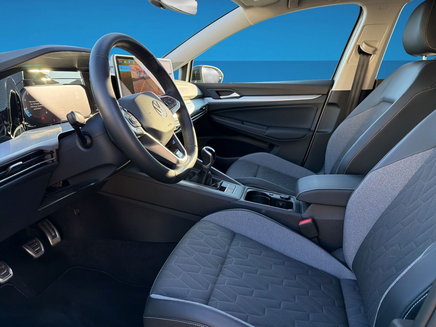 Fahrzeug 10 Fahrzeugabbildung Volkswagen Golf 8 GOAL 1.5 TSI Rear View IDA Navi