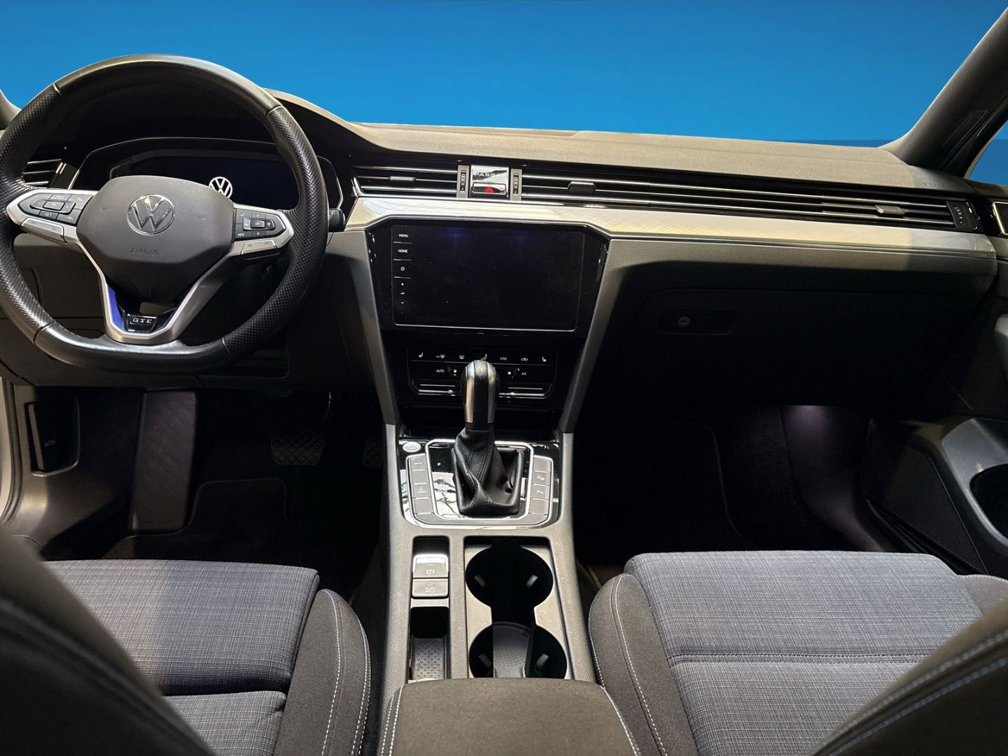 Fahrzeug 12 Fahrzeugabbildung Volkswagen Passat 1.4 TSI Hybrid GTE Business Premium