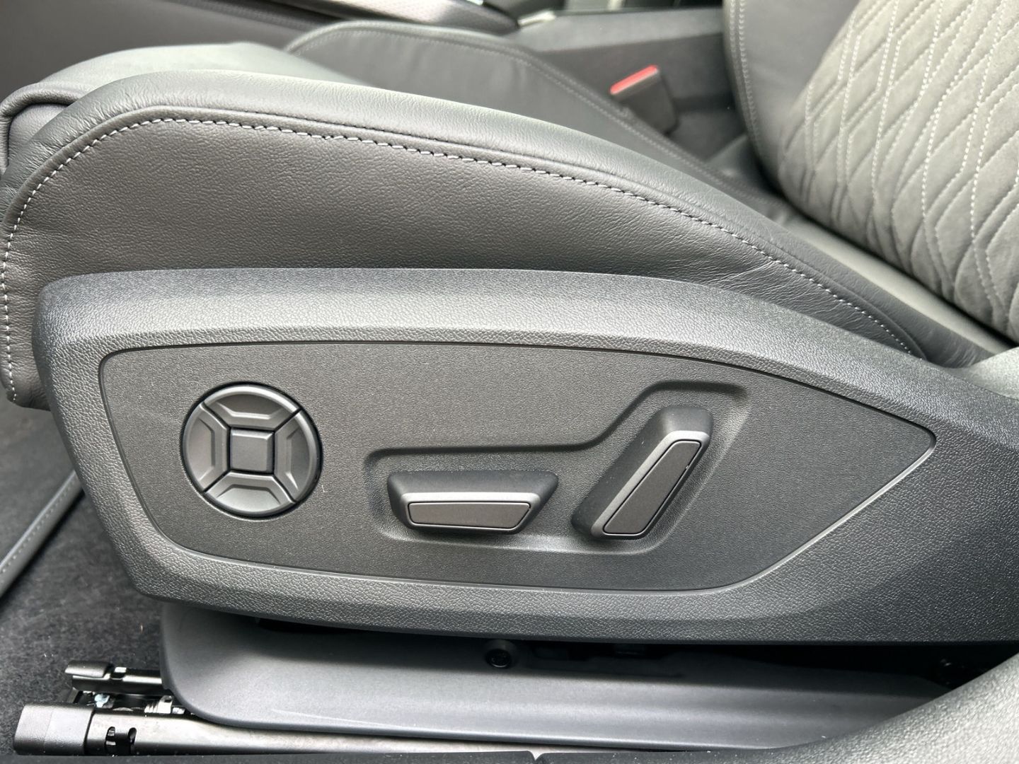 Fahrzeug 21 Fahrzeugabbildung Audi A5 AVANT EDITION ONE 150KW QUATTRO,LED,AHK,MEMOR