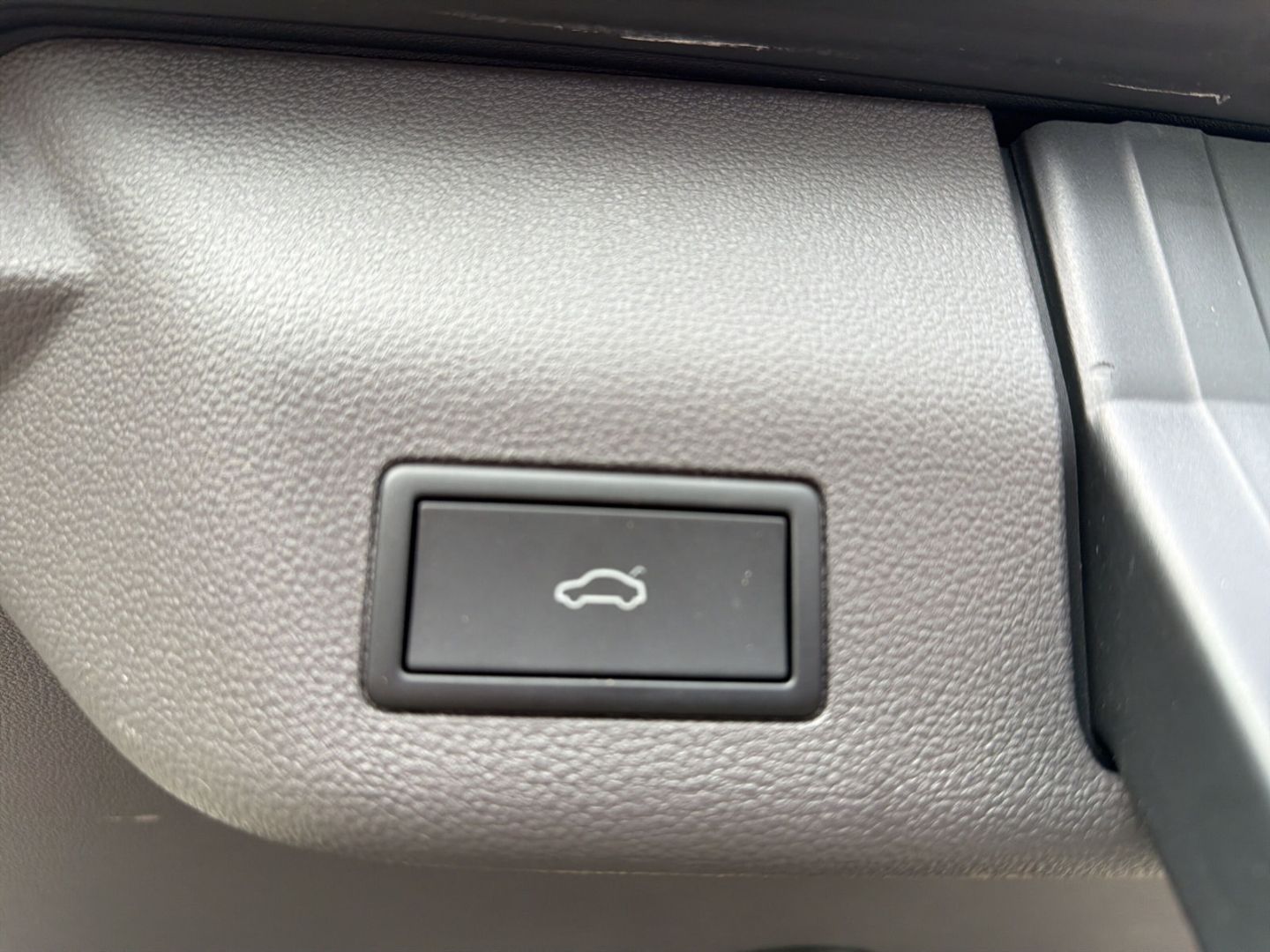 Fahrzeugabbildung Volkswagen T7 Multivan 2.0 TDI Style 7-Sitzer-Paket  Area V