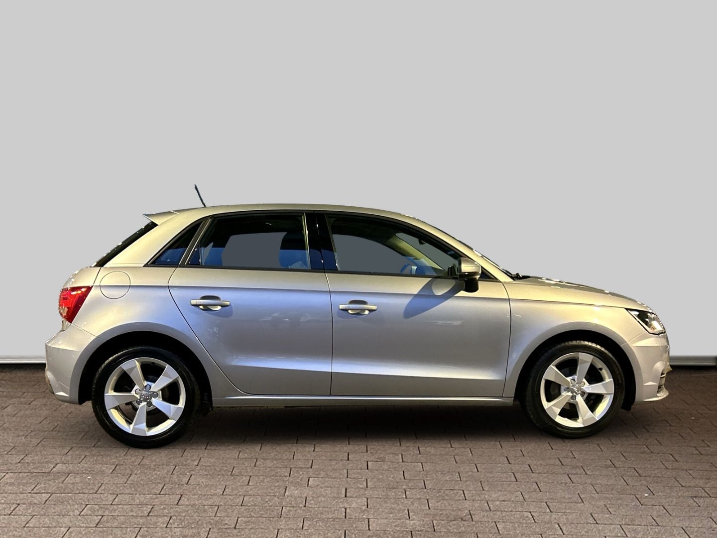 Fahrzeugabbildung Audi A1 1.0 TFSI Sportback sport ultra PANO+PDC+KLIMA