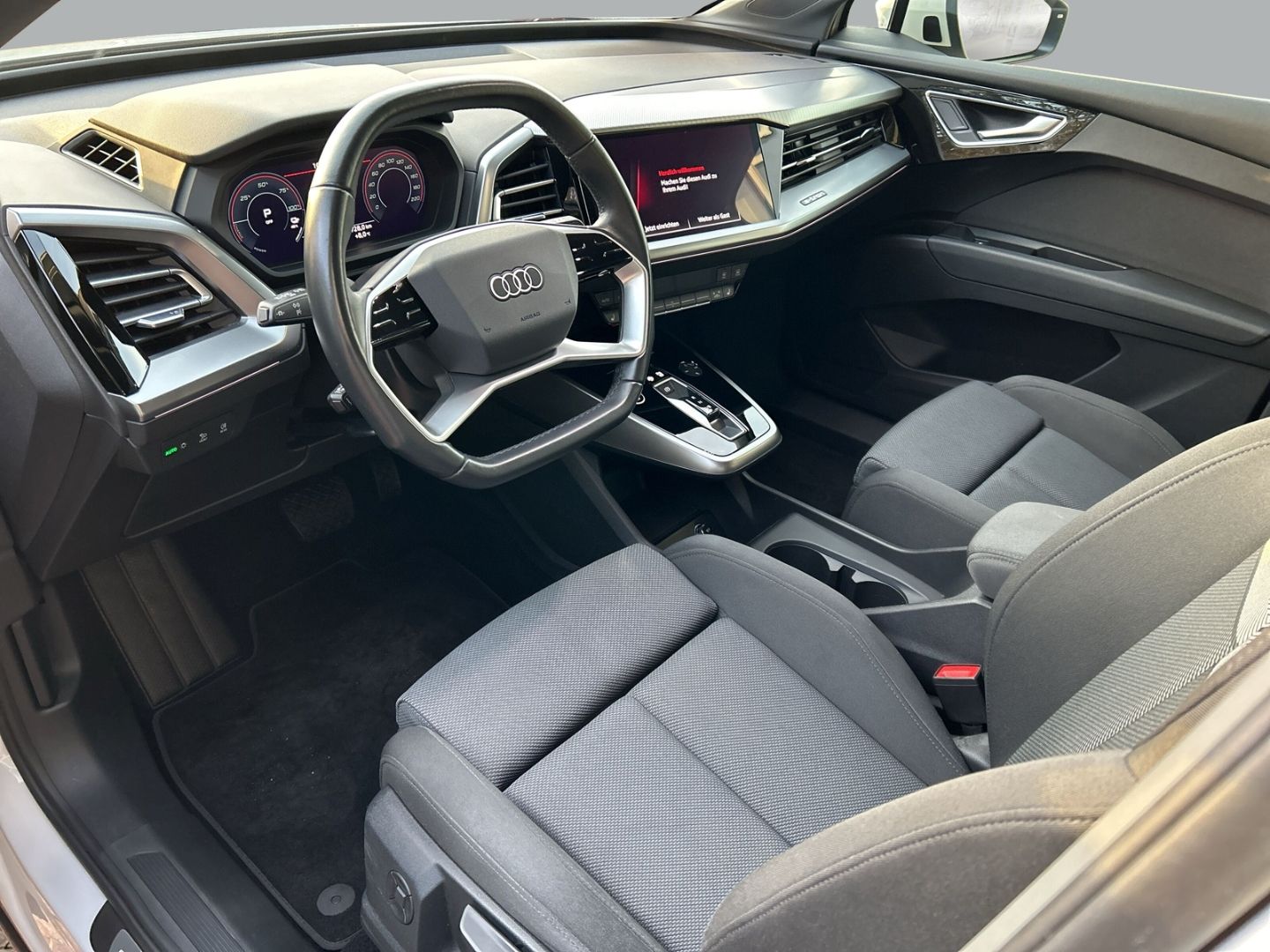 Fahrzeugabbildung Audi Q4 40 NAVI+MATRIX-LED+ACC+ FAHRASSISTENZ-SYSTEME