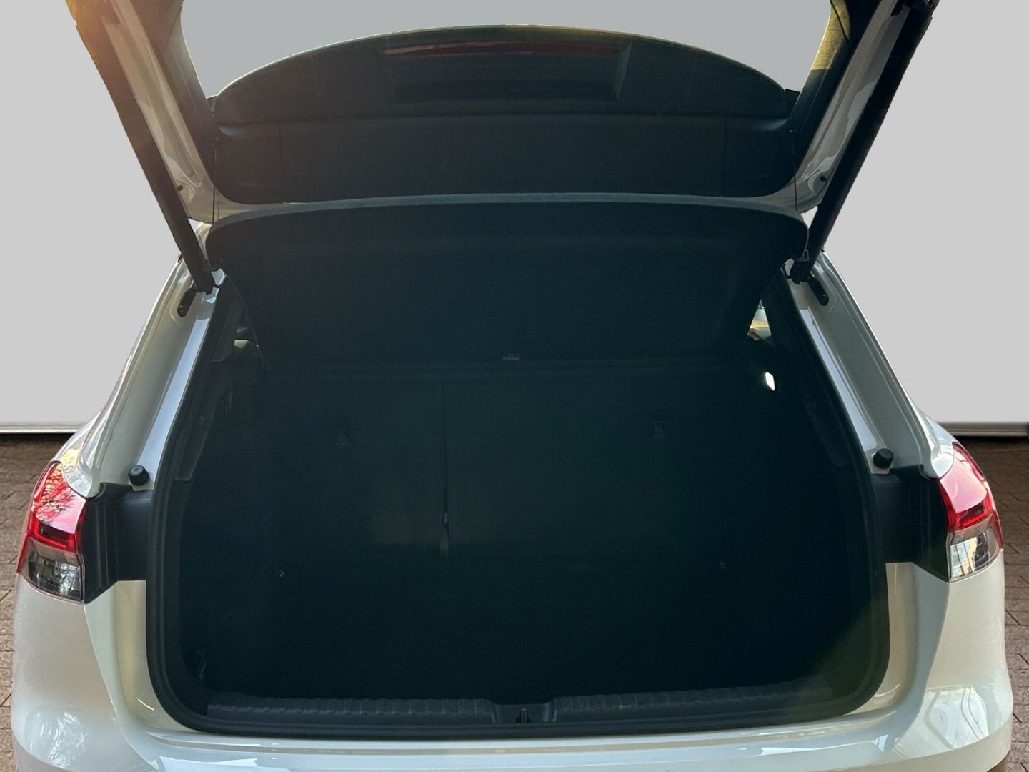 Fahrzeugabbildung Audi Q4 40 NAVI+MATRIX-LED+ACC+ FAHRASSISTENZ-SYSTEME