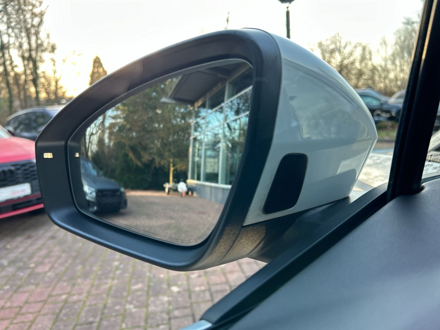 Fahrzeugabbildung Audi Q4 40 NAVI+MATRIX-LED+ACC+ FAHRASSISTENZ-SYSTEME