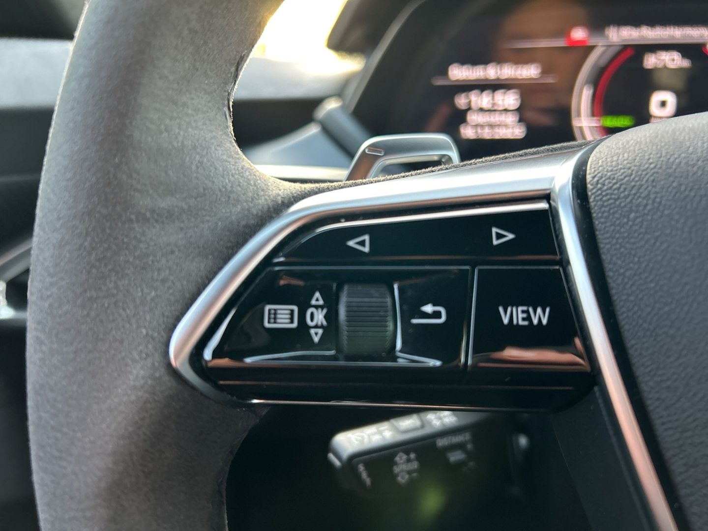 Fahrzeugabbildung Audi RS e-tron GT Quattro HUD Luftfederung AD Niveau